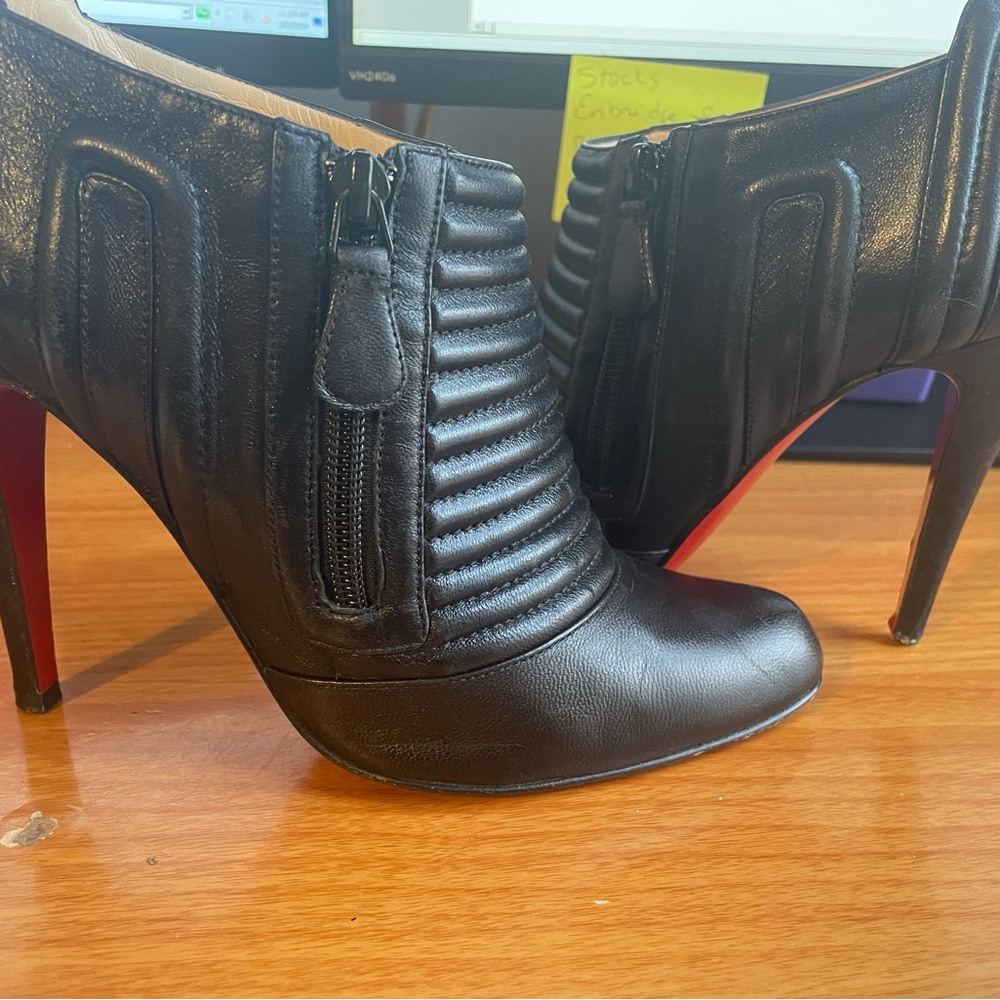 Authentic CL booties 39